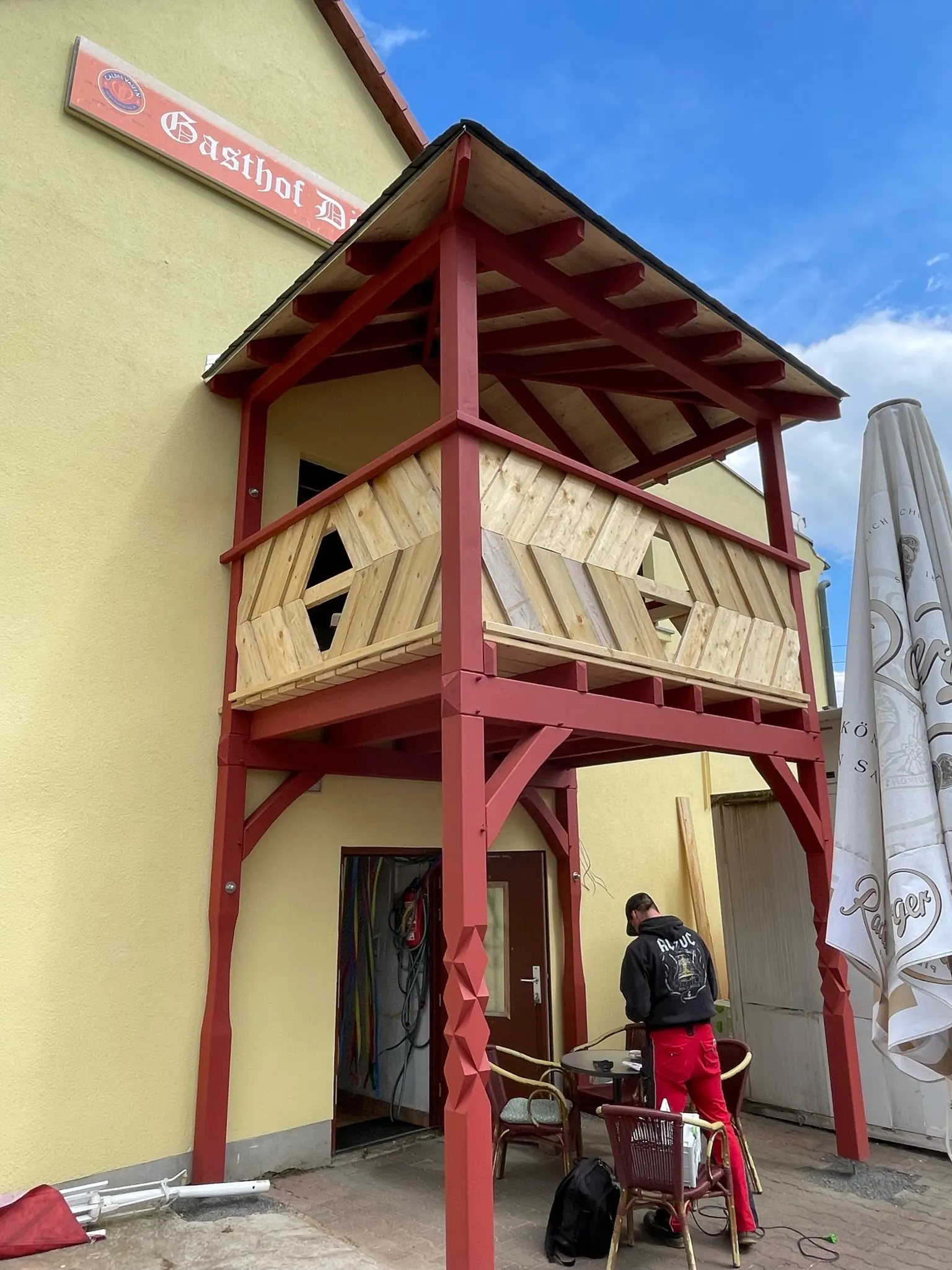 Holzbau-Projekt im Außenbereich